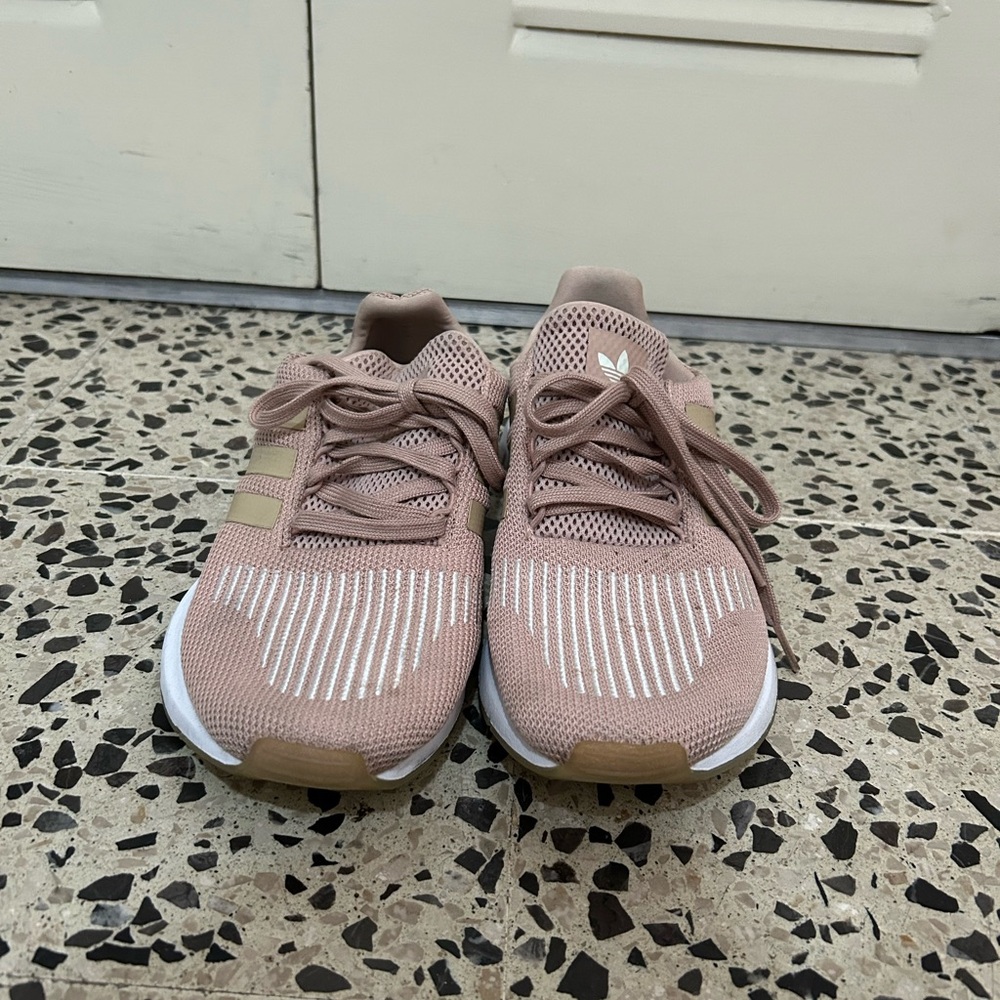 Adidas Swift Run Ash Pearl